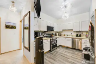 Another view of the bright kitchen with TV (TV KITCHEN CONVEY WITH THE SALE)