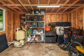 Poolhouse, Workshop, Storage. Great space to turn into a gym or office.