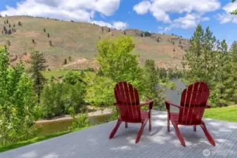 Unforgettable guest house view—watch the river wind through the valley below while enjoying peaceful moments, wildlife sightings, and stargazing from your private deck.