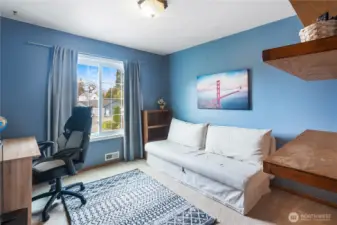 Office / Guest bedroom 3