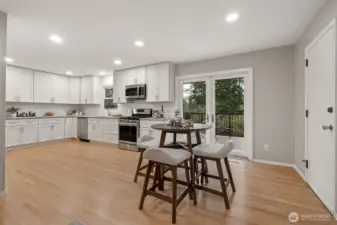 Lovely, large 2023 fully remodeled kitchen!