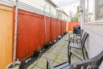 Back patio with pavers