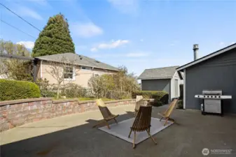 Beautiful Courtyard ready for summer!