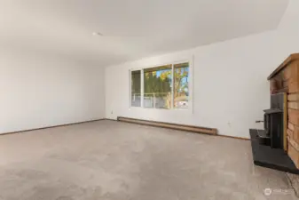 Spacious living room with new carpet