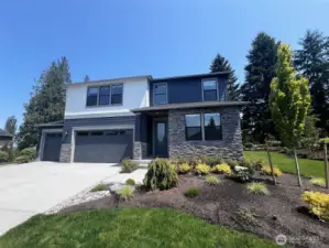 Actual exterior shown.  Photos are for representational purposes only.  Colors and options may vary.