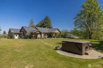 Bakyard Hot tub