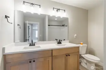 Upstairs Hallway Full Bath
