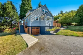 Welcome to 4725 Glenwood in Everett!