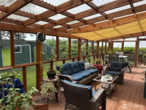 Comfortable living. Glass windows on the top.