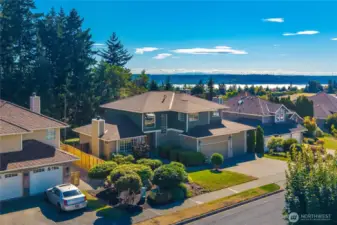 Just min from the beach, restaurants, shopping & more!