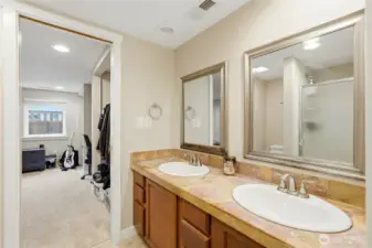 Downstairs Jack & Jill Bathroom between bedroom 3 & 4