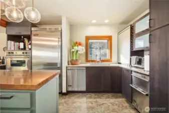 Chef’s Dream Kitchen   Rolling island with copper countertop, drawers, recycling bins, and storage cabinets  Peninsula with lake views has storage drawers and a Fisher Paykel induction cooktop  Large stainless-steel sink with pull-out flex-wand and soap dispenser  Viking Pro Stainless Appliances:    Double ovens  Industrial refrigerator with bottom freezer drawer  Dishwasher  Trash compactor