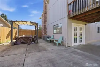 Side Yard - RV/Boat Parking?