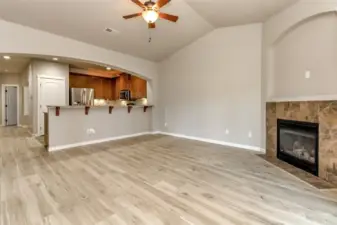 Living room w/gas fireplace