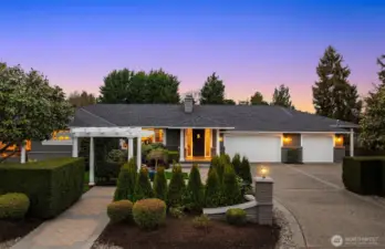 Welcome home to the epitome in northwest living ... the lifestyle of a walkability factor of 10, the convenience of living steps from the water, the ability to hop on the bike trail and travel all of the way to Seattle or the Eastside! The truly is one level living at it's finest.