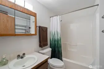 Full bath w/W/D hookups between 2 bedrooms