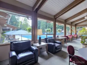 Library in clubhouse with free wi-fi