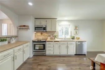 Microwave/Range/Dishwasher/Disposal