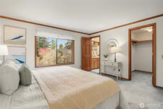 Primary Bedroom features 3/4 ensuite & walk in closet