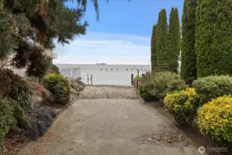 A local favorite and hidden gem down the street —Pt. Shilshole Beach for paddleboarding, kayaking, and summer fun, with a post-adventure Cuban sandwich from Un Bien.