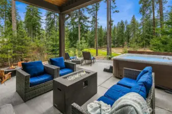 Seating, fireplace, hot tub...all inclusive!