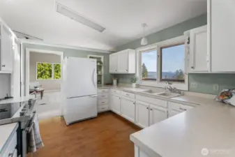 Main Level - Kitchen
