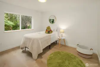 Bedroom w Twin setup