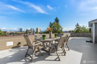 Rooftop Deck with 360 degree views looking to U District