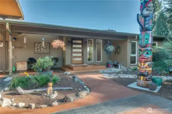 Lovely front entry. Totem pole is negotiable