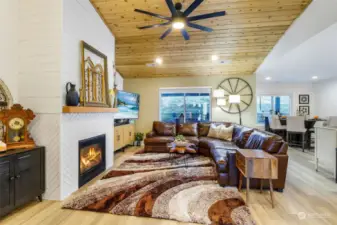 Living room with 10' cedar ceiling