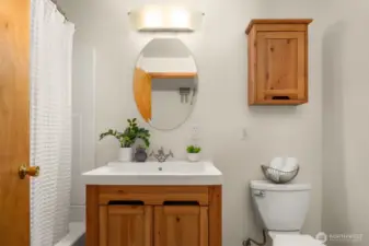Main floor full bath