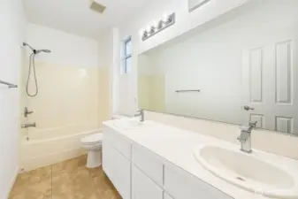 PRIMARY SUITE - Bath