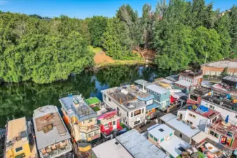 SAn unbeatable location—perfectly positioned in a protected, condo-owned slip along the open channel, offering both tranquility and stunning views in the heart of Lake Union.
