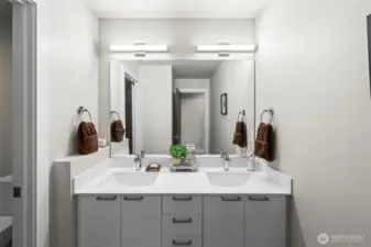 Upstairs full bath.