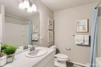 Hall bath of model of Rose plan (for representational purposes only)