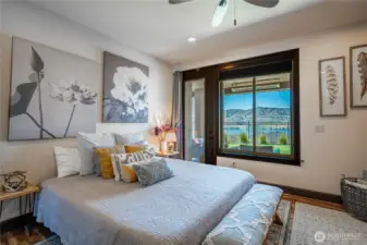 2nd bedroom