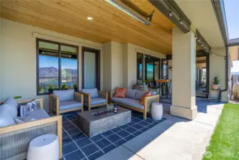 Outdoor lounge