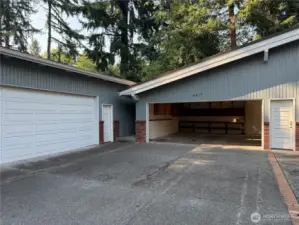 2 seperate garages