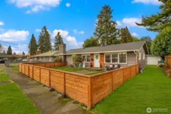 Frontyard with entrance to detached garage