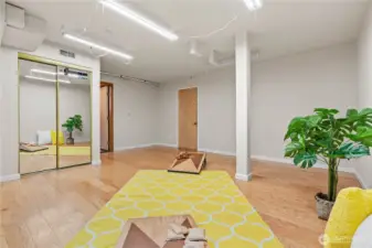 Office or 4th bedroom, includes a closet