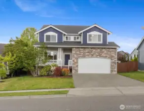 1.3 miles to Highway 9. 3.5 miles to Lake Stevens for boating, fishing, swimming, and restaurants. 4.2 miles to Centennial Trail running through multiple cities. 4.5 miles to Costco. 2.2 miles to Walmart Supercenter.
