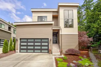 Welcome to Your Beautiful Home in Kirkland's Woodland Heights