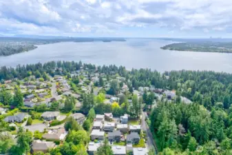 Short Distance to Juanita Bay Waterfront Park, Restaurants, Shopping and All the Wonderful Things Kirkland Offers