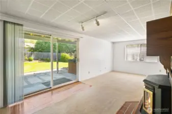 Lower family room w/second pellet stove