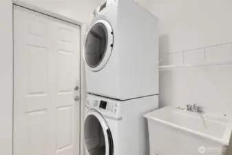 Utility room w/sink