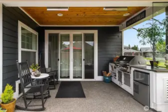 Built in BBQ, mini fridge and heaters