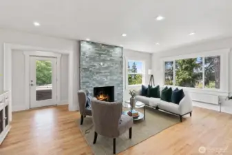 Main House:  3 bed/2bath (approx 1380 sqft).