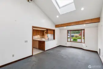 Dining room w/ extra space