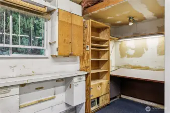 Shop in garage w/ Architect table