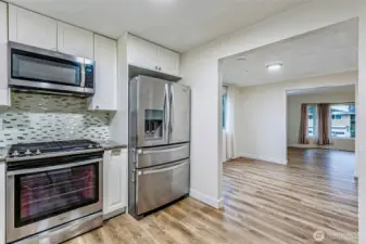 Easy access to the formal dining from the kitchen.